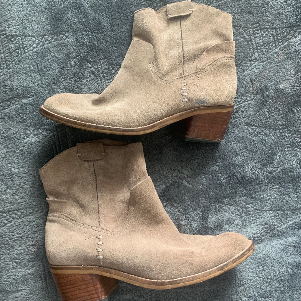 Dolce vita ankle booties